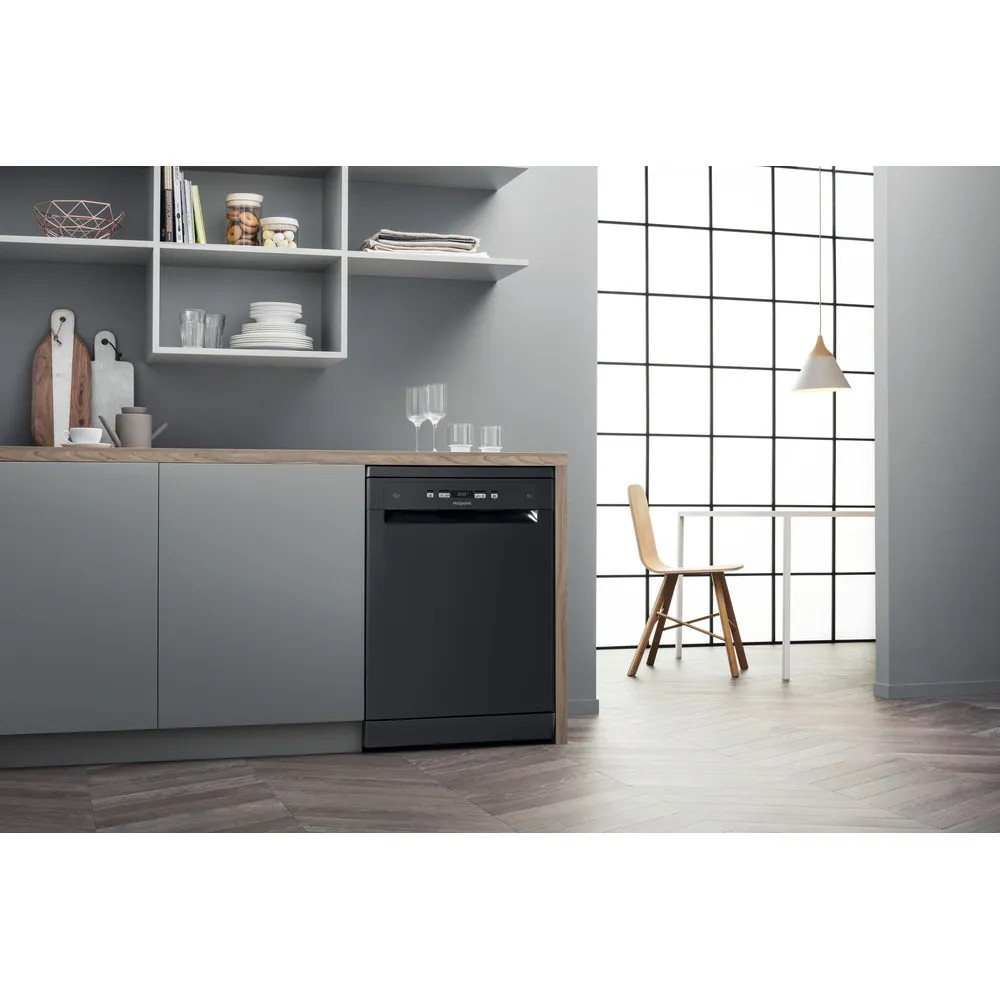 Hotpoint HFC3C26WCBUK Freestanding Dishwasher – Black image 5