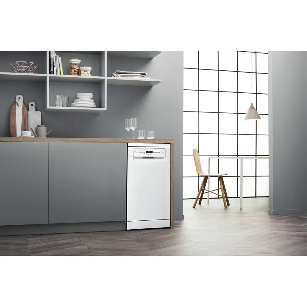 Hotpoint HSFO3T223WUKN Slimline Freestanding Dishwasher – White image 5